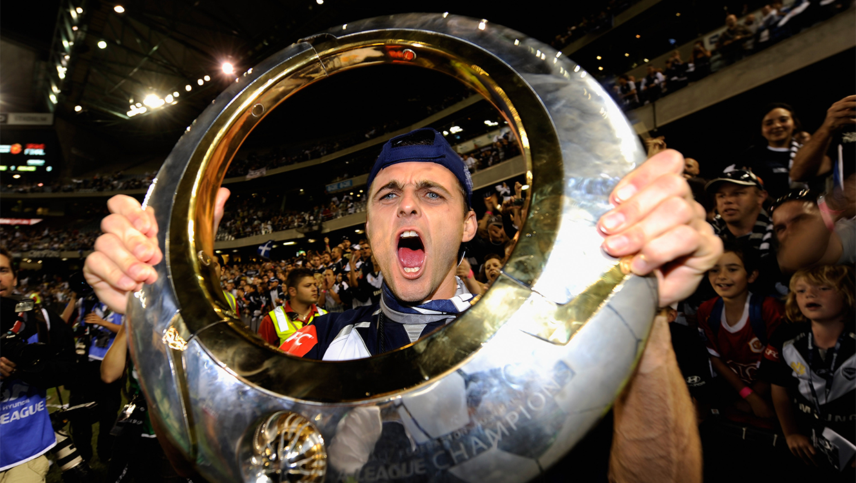 Tom Pondeljak celebrates the 2009 Grand Final win
